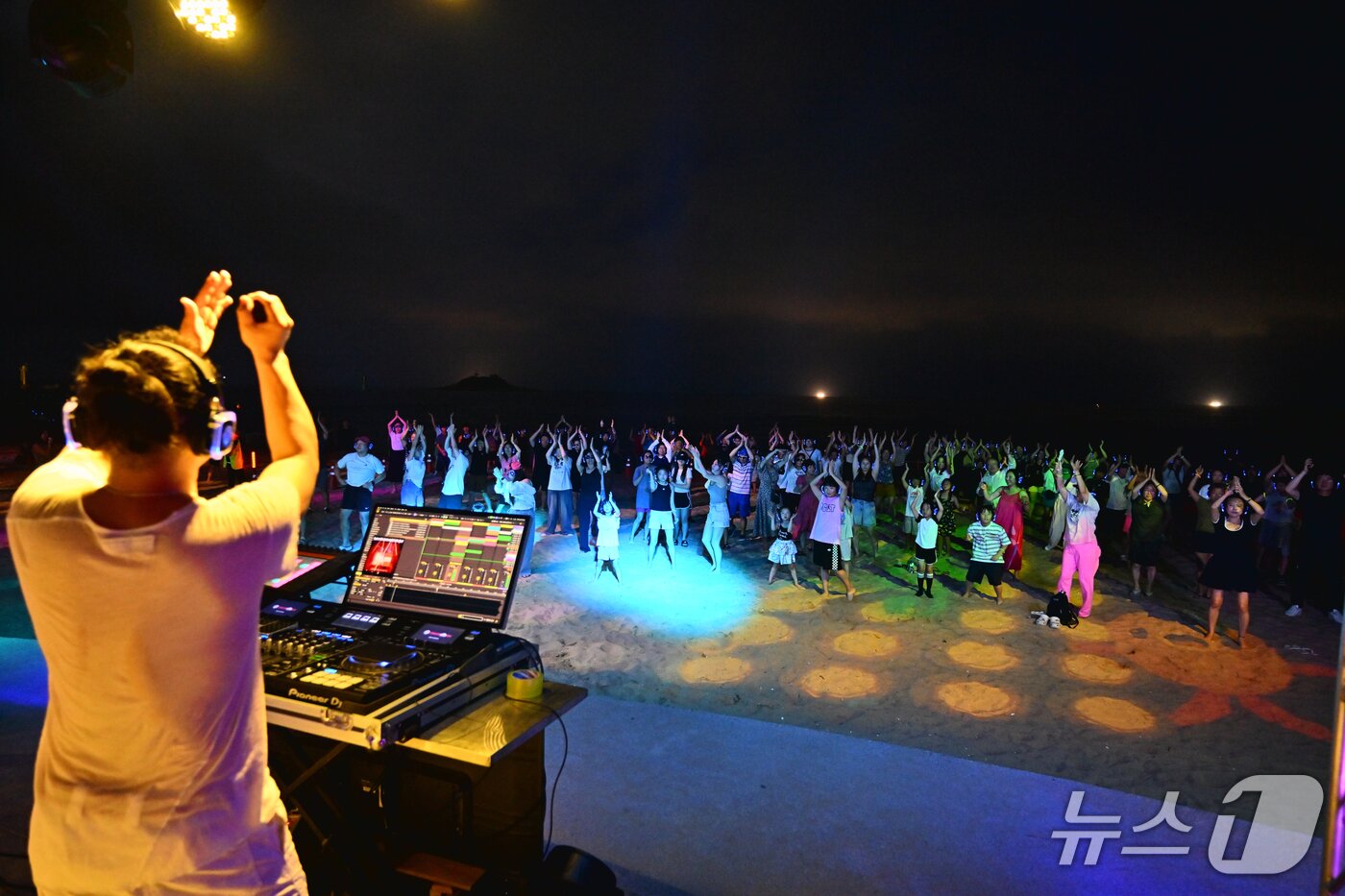 본문 이미지 - 지난 여름 속초해수욕장에서 열린 비트 온 속초.&#40;속초시 제공, 재판매 및 DB 금지&#41; 2025.10.30/뉴스1