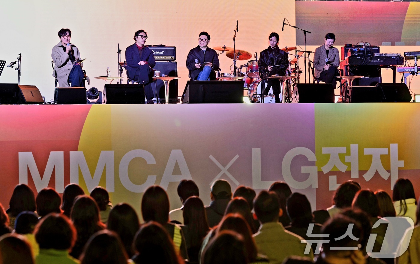 (서울=뉴스1) = LG전자가 문화·예술 캠페인을 통해 고객 경험의 확장과 프리미엄 브랜드 가치 제고에 나선다고 30일 밝혔다.사진은 지난 29일 서울 종로구 국립현대미술관 서울 …