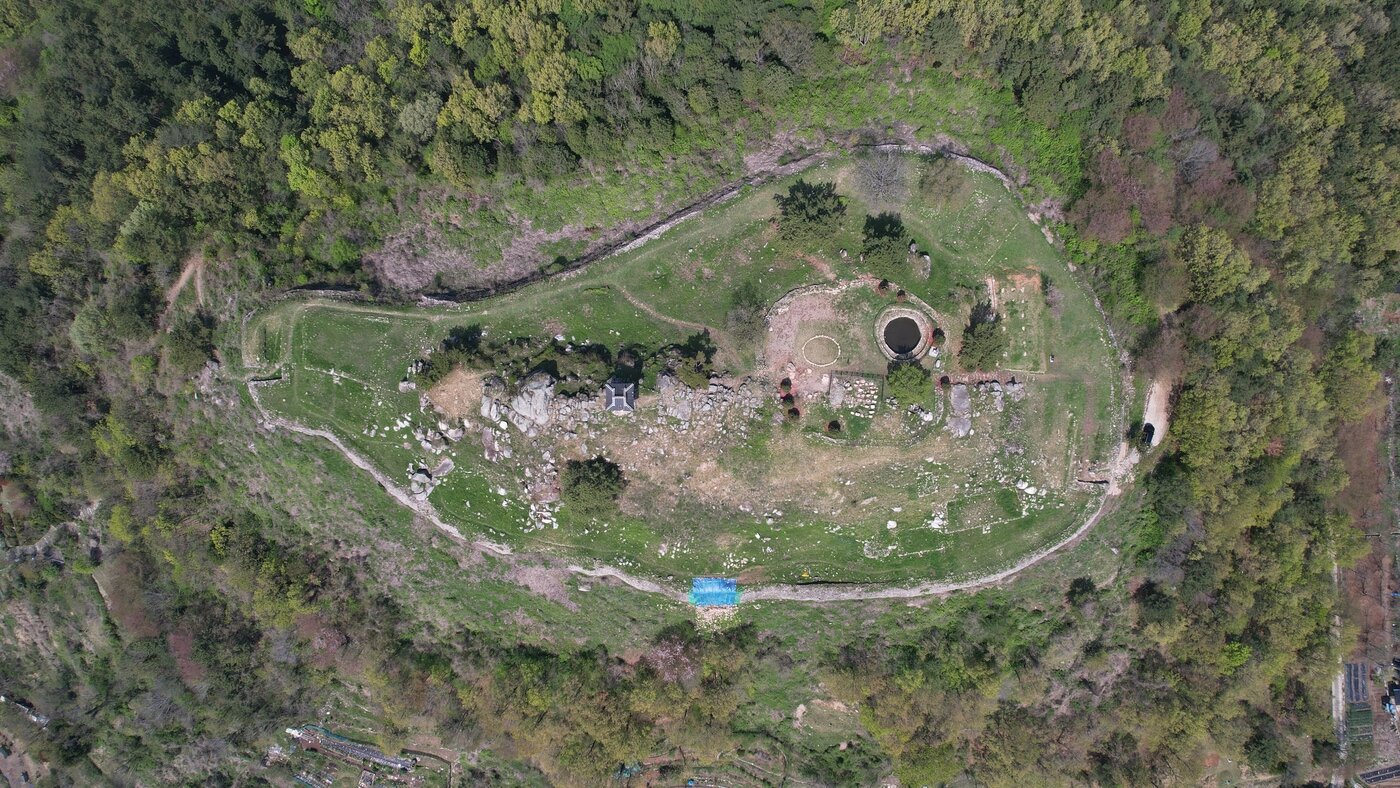 본문 이미지 - 거제 수정산성 전경(국가유산청 제공)