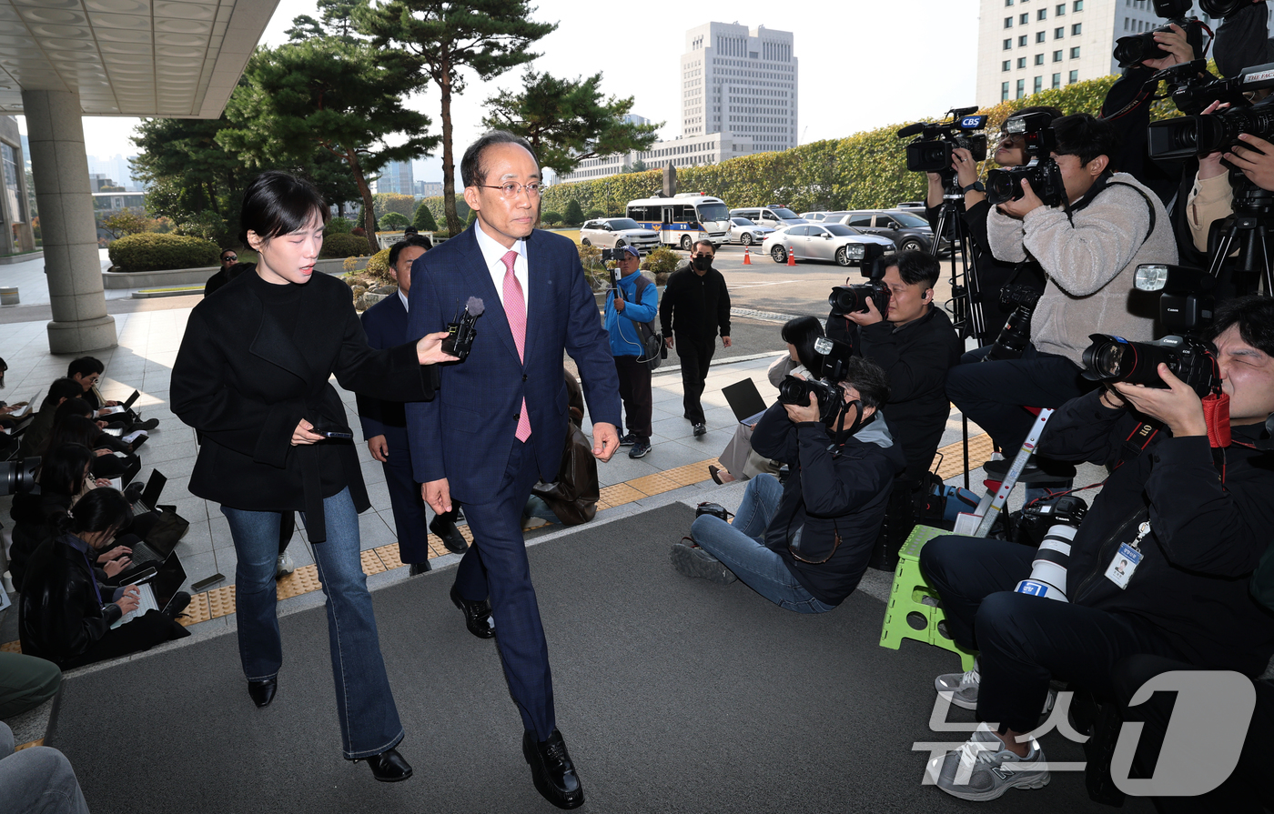 (서울=뉴스1) 오대일 기자 = 국회의 계엄해제 의결을 방해한 의혹을 받는 추경호 전 국민의힘 원내대표가 30일 오전 서울 서초구 서울고등검찰청에 마련된 내란 특검팀(특별검사 조은 …
