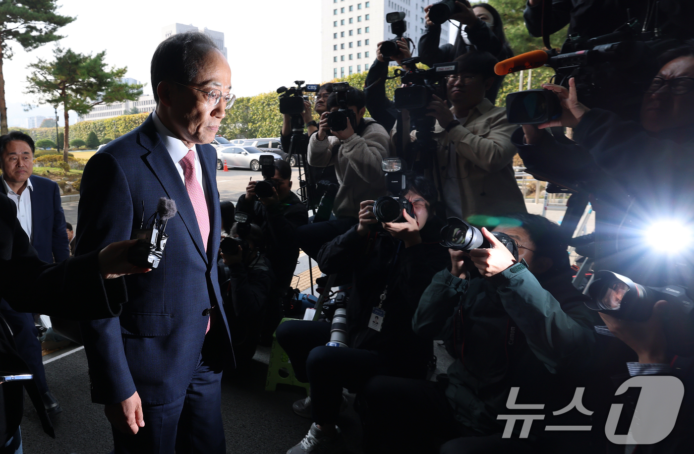 (서울=뉴스1) 오대일 기자 = 국회의 계엄해제 의결을 방해한 의혹을 받는 추경호 전 국민의힘 원내대표가 30일 오전 서울 서초구 서울고등검찰청에 마련된 내란 특검팀(특별검사 조은 …