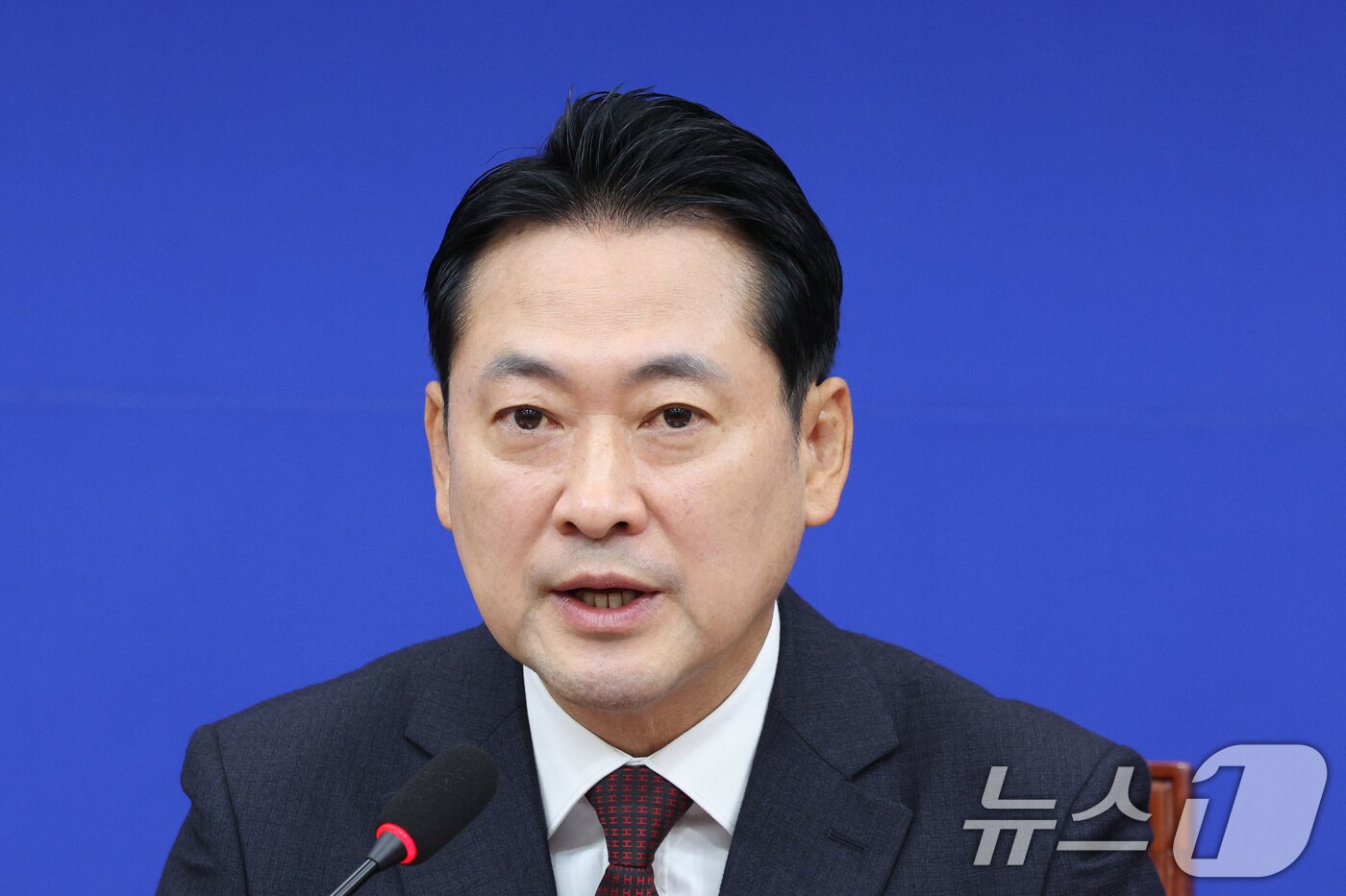 본문 이미지 - 장동혁 국민의힘 대표가 30일 서울 여의도 국회에서 열린 최고위원회의에서 발언하고 있다. 2025.10.30 ⓒ 뉴스1 신웅수 기자