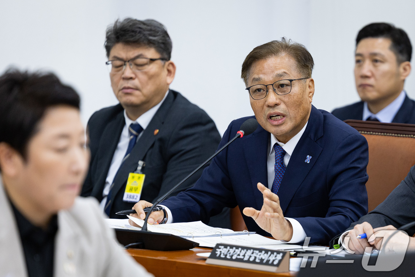 (서울=뉴스1) 유승관 기자 = 강중구 건강보험심사평가원장이 30일 서울 여의도 국회에서 열린 보건복지위원회의 보건복지부 등에 대한 국정감사에서 의원 질의에 답하고 있다. 2025 …