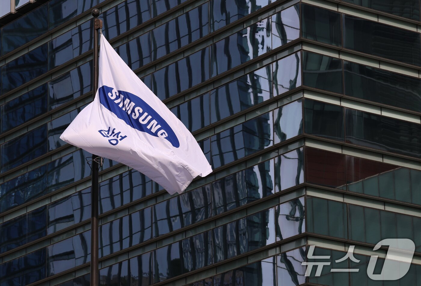 본문 이미지 -  서울 서초구 삼성전자 서초사옥 모습. 2025.10.30/뉴스1 ⓒ News1 오대일 기자
