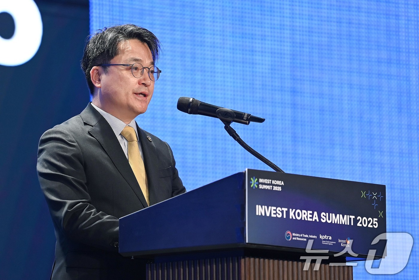 (서울=뉴스1) = 문신학 산업통상부 차관이 30일 서울 강남구 그랜드인터컨티넨탈 서울 파르나스에서 열린 '인베스트 코리아(Invest KOREA) 컨퍼런스'에 참석해 축사를 하고 …