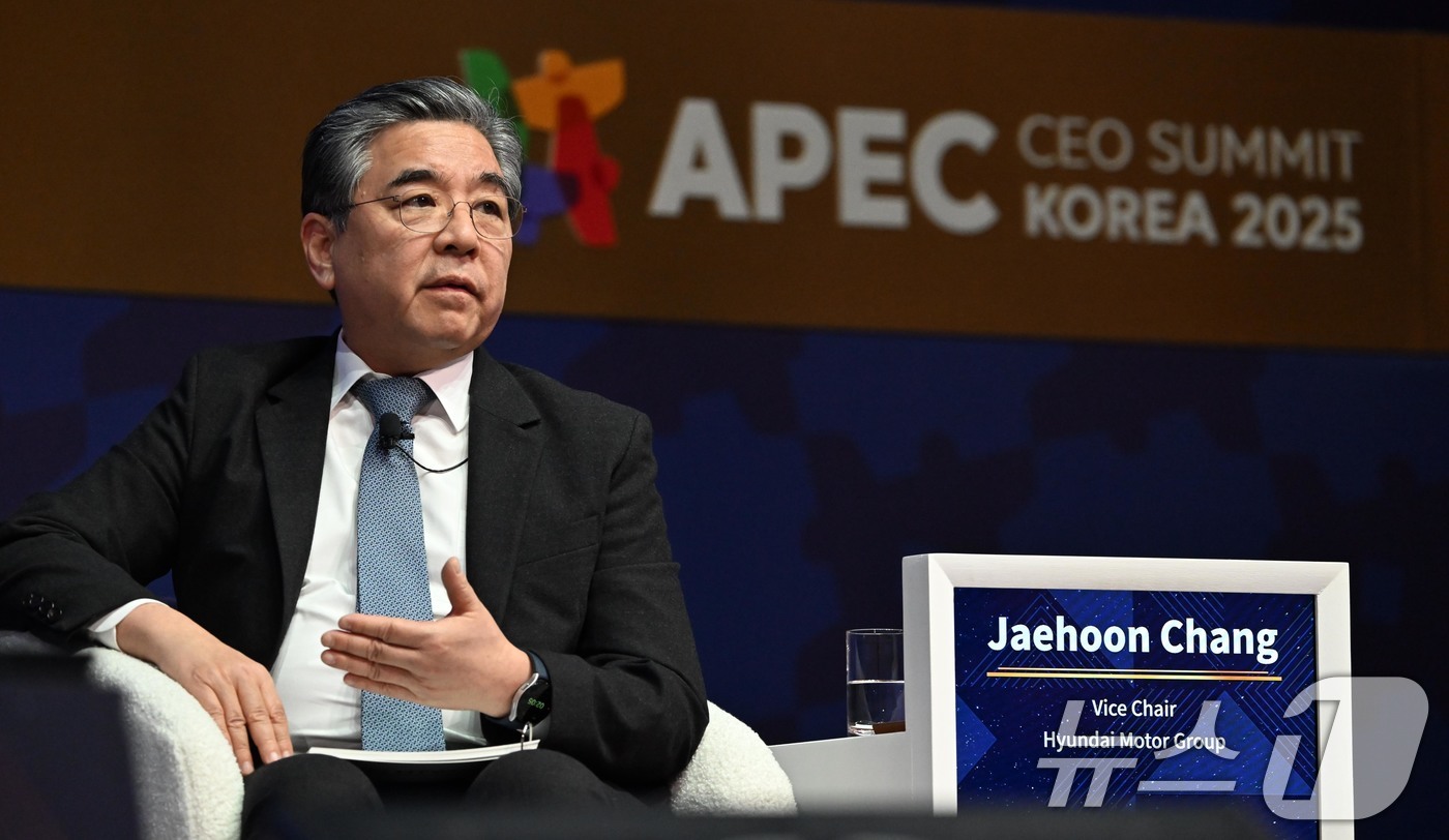 (경주=뉴스1) 김민지 기자 = 장재훈 현대자동차 부회장이 30일 경북 경주시 경주예술의전당에서 열린 아시아태평양경제협력체(APEC) 정상회의 최고 경영자(CEO) 서밋(Summi …