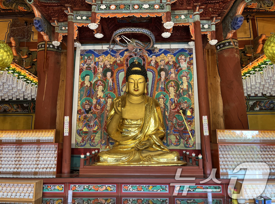 (서울=뉴스1) = 국가유산청은 30일 불교의 힘을 빌려 몽고의 침입이 끝나기를 기원하며 제작된 고려 오백나한도를 비롯해 세종 비암사 소조아미타여래좌상, 유항선생시집, 휴대용 앙부 …