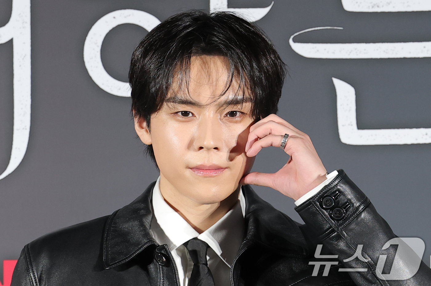 (서울=뉴스1) 권현진 기자 = 배우 김도훈이 30일 오후 서울 용산구 CGV 용산아이파크몰에서 열린 티빙 오리지널 시리즈 ‘친애하는 X’ 제작발표회에 참석해 포즈를 취하고 있다. …