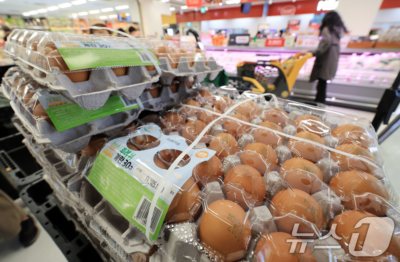 (서울=뉴스1) 이호윤 기자 = 한국소비자단체협의회 물가감시센터는 3분기 서울과 경기의 420개 유통업체에서 판매한 생활필수품과 공산품 38개 품목 가격이 평균 3.3% 올랐다고 …