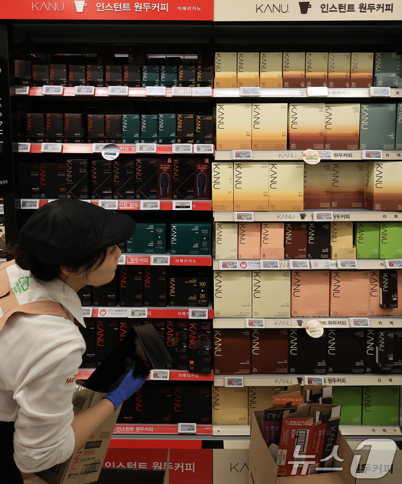 (서울=뉴스1) 이호윤 기자 = 한국소비자단체협의회 물가감시센터는 3분기 서울과 경기의 420개 유통업체에서 판매한 생활필수품과 공산품 38개 품목 가격이 평균 3.3% 올랐다고 …