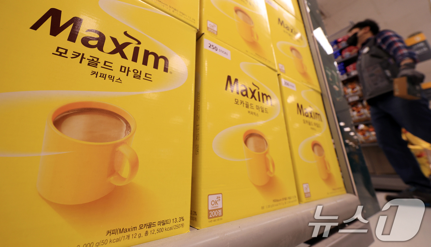 (서울=뉴스1) 이호윤 기자 = 한국소비자단체협의회 물가감시센터는 3분기 서울과 경기의 420개 유통업체에서 판매하는 생활필수품과 공산품 38개 품목 가격이 평균 3.3% 올랐다고 …