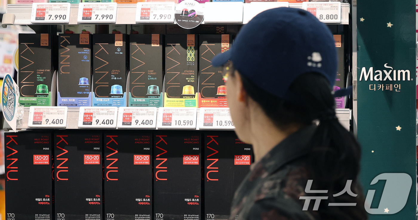 (서울=뉴스1) 이호윤 기자 = 한국소비자단체협의회 물가감시센터는 3분기 서울과 경기의 420개 유통업체에서 판매하는 생활필수품과 공산품 38개 품목 가격이 평균 3.3% 올랐다고 …