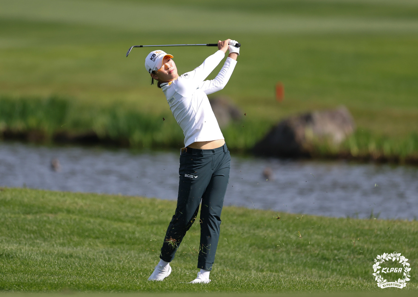 (서울=뉴스1) = 방신실이 30일 제주시에 위치한 엘리시안 제주CC에서 열린 'S-OIL 챔피언십 2025' 1라운드 2번 홀에서 아이언샷을 하고 있다. (KLPGA 제공. 재판 …