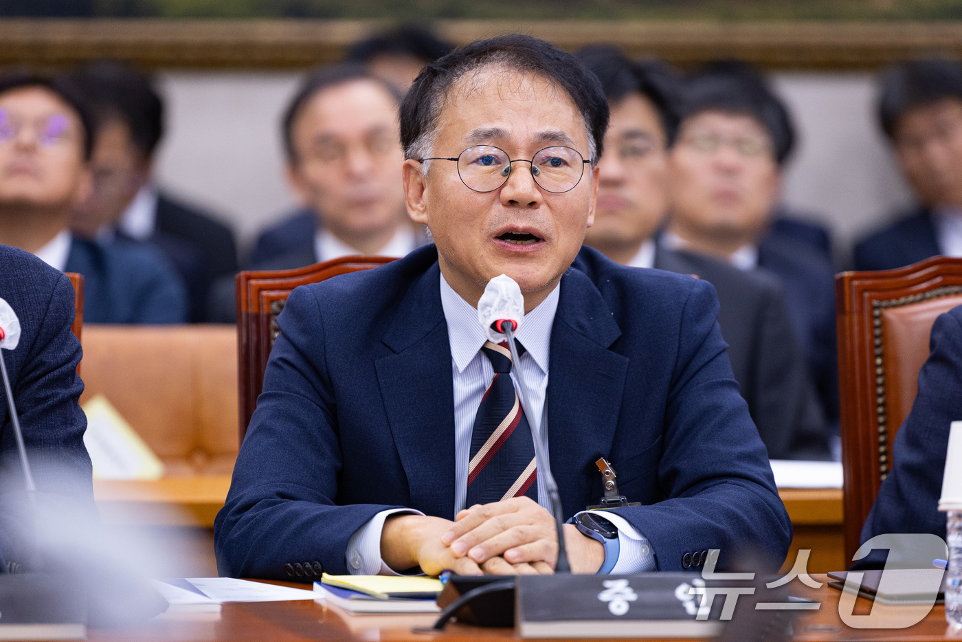 (서울=뉴스1) 유승관 기자 = 최규종 한국조선해양플랜트협회 부회장이 30일 서울 여의도 국회에서 열린 농림축산식품해양수산위원회의 해양수산부 등에 대한 국정감사에 증인으로 출석해 …