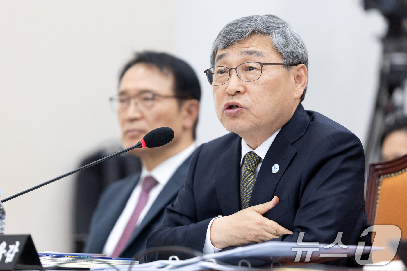 (서울=뉴스1) 이승배 기자 = 정근식 서울시교육감이 30일 서울 여의도 국회에서 열린 교육위원회 교육부 등에 대한 국정감사에 출석해 의원 질의에 답변하고 있다. 2025.10.3 …