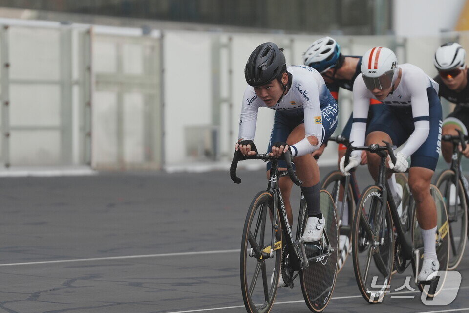 본문 이미지 - 제106회 전국체육대회 남자 18세 이하부 사이클 경기장면. &#40;전남도교육청 제공, 재판매 및 DB 금지&#41;/뉴스1 