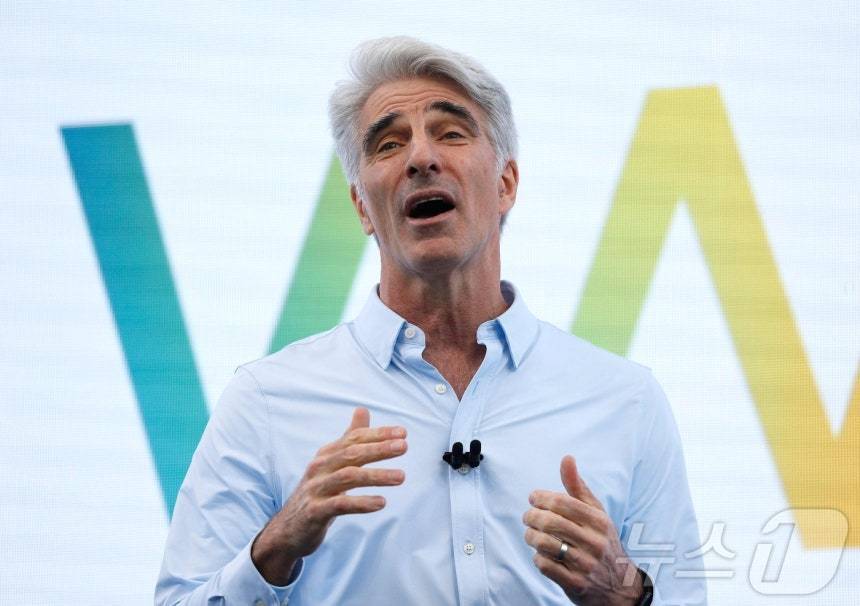 본문 이미지 - 크레이그 페더리기(Craig Federighi) 애플 SW 엔지니어링 담당 수석 부사장 ⓒ AFP=뉴스1