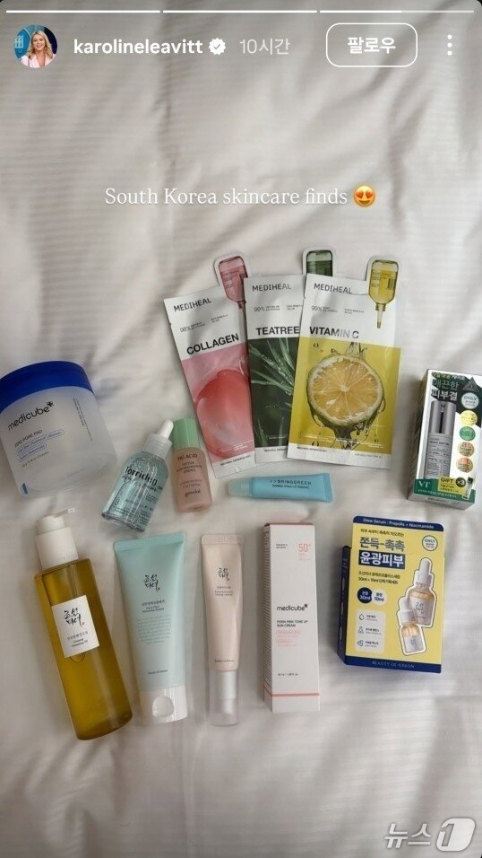 본문 이미지 - 29일 캐롤라인 레빗 백악관 대변인의 SNS에 한국에서 구매한 화장품들이 게시됐다.2025.10.30/뉴스1