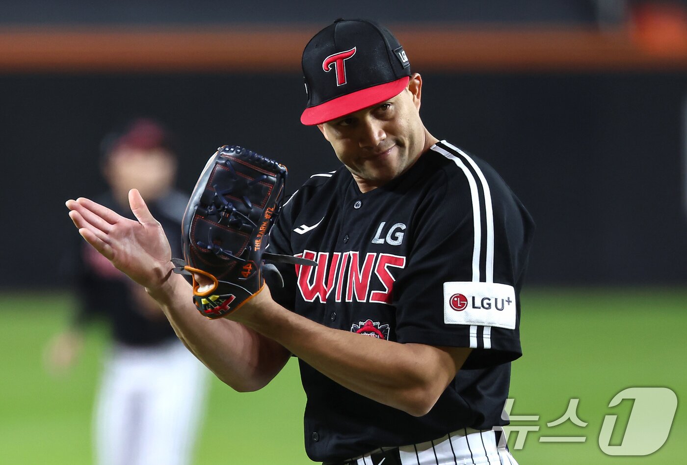 본문 이미지 - LG 트윈스 외국인 투수 요니 치리노스. 2025.10.30/뉴스1 ⓒ News1 김도우 기자