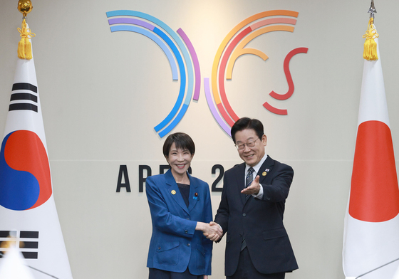 다카이치 "한·일 다양한 교류·협력"… 韓 화장품·김에 재차 애정