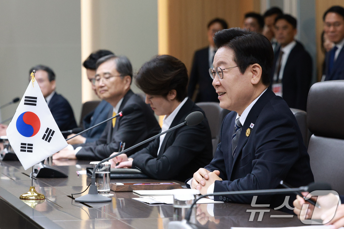 (경주=뉴스1) = 이재명 대통령이 30일 경북 경주 APEC 정상회의장에서 열린 한일 정상회담에서 발언하고 있다. (APEC 2025 KOREA & 연합뉴스. 재판매 및 DB 금 …