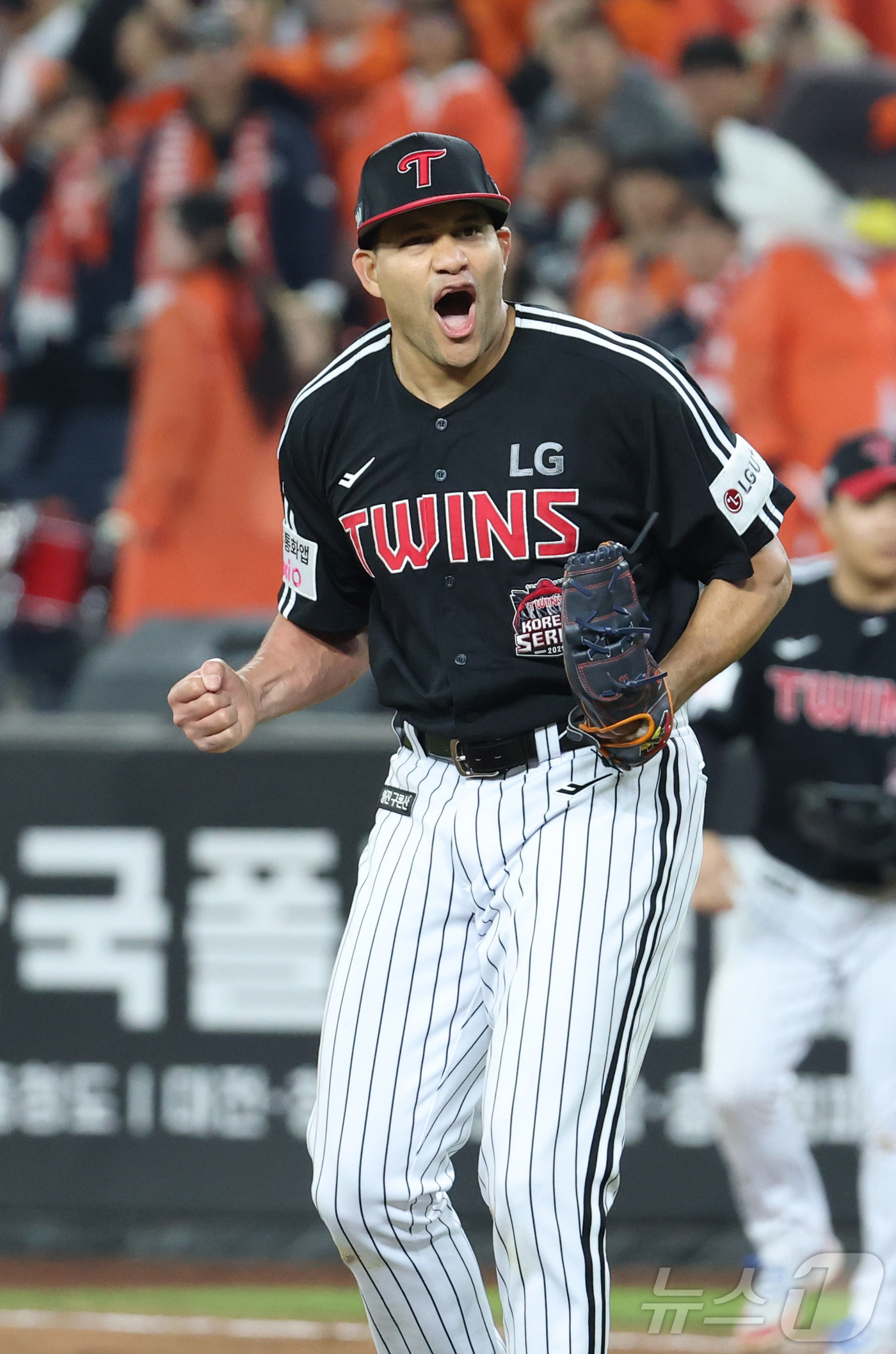 (대전=뉴스1) 김기남 기자 = 30일 대전 한화생명볼파크 열린 프로야구 2025 신한 SOL뱅크 KBO 한국시리즈 4차전 LG 트윈스와 한화 이글스의 경기에서 5회말 2사 2루에 …