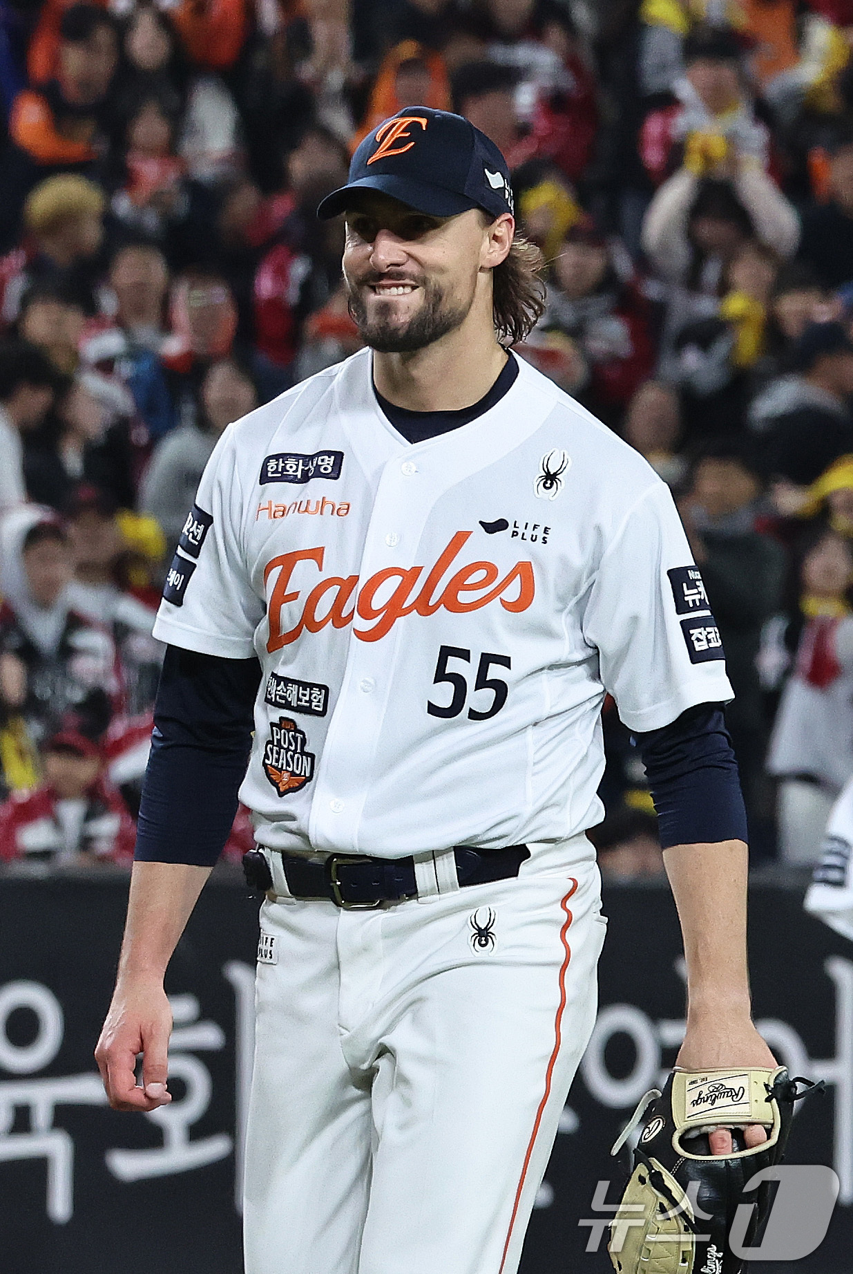 (대전=뉴스1) 구윤성 기자 = 30일 오후 대전 한화생명볼파크에서 열린 프로야구 2025 신한 SOL뱅크 KBO 한국시리즈 4차전 LG트윈스와 한화 이글스의 경기, 6회초까지 L …