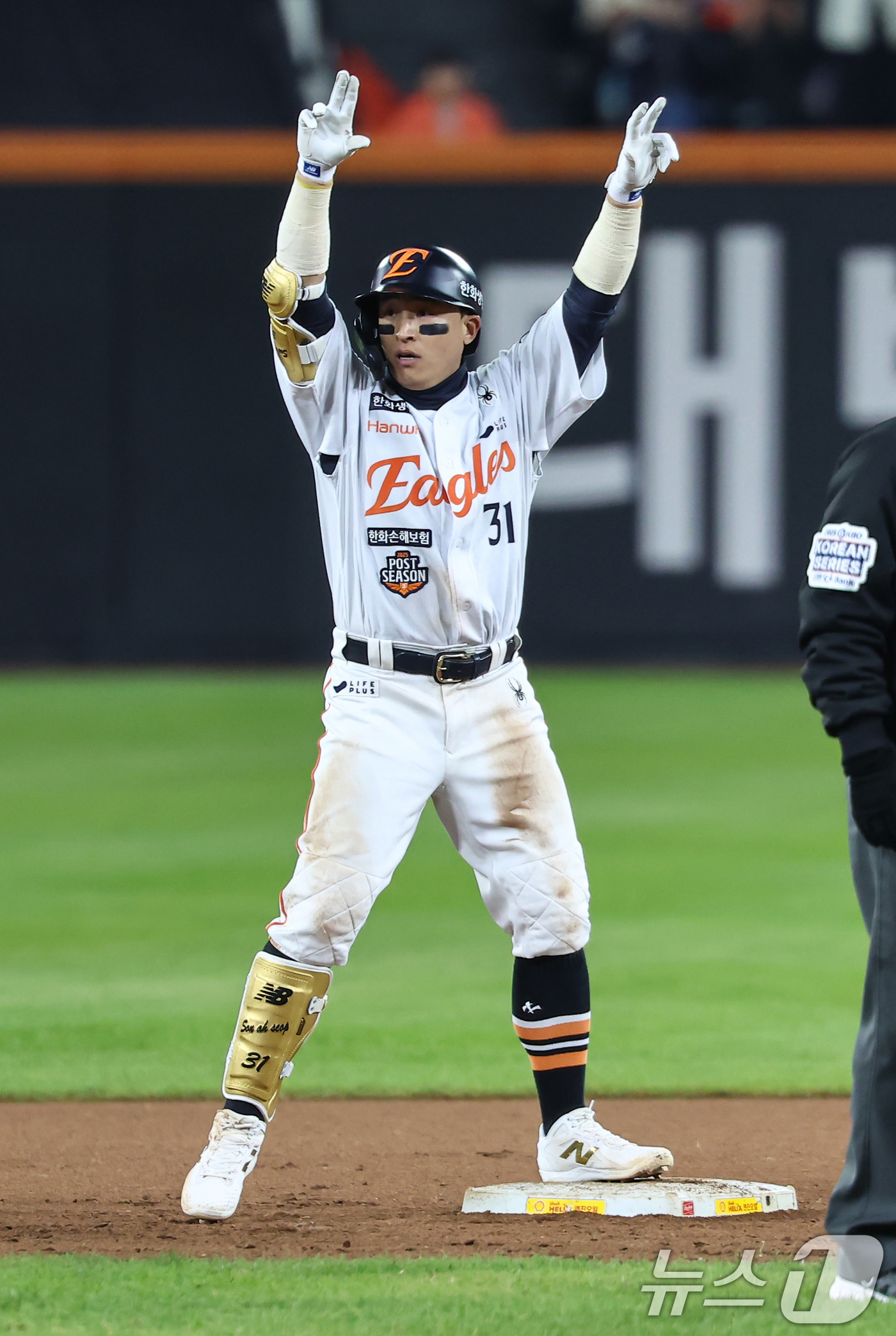 (대전=뉴스1) 김도우 기자 = 30일 대전 한화생명볼파크에서 열린 프로야구 2025 신한 SOL뱅크 KBO 포스트시즌 한국시리즈 4차전 LG 트윈스와 한화 이글스의 경기, 7회말 …