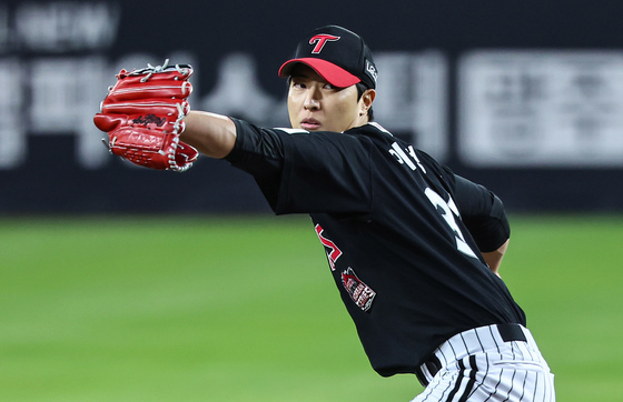 LG 이정용, 대체 선발 '합격'…염경엽 감독 "김윤식과 1+1 활용"