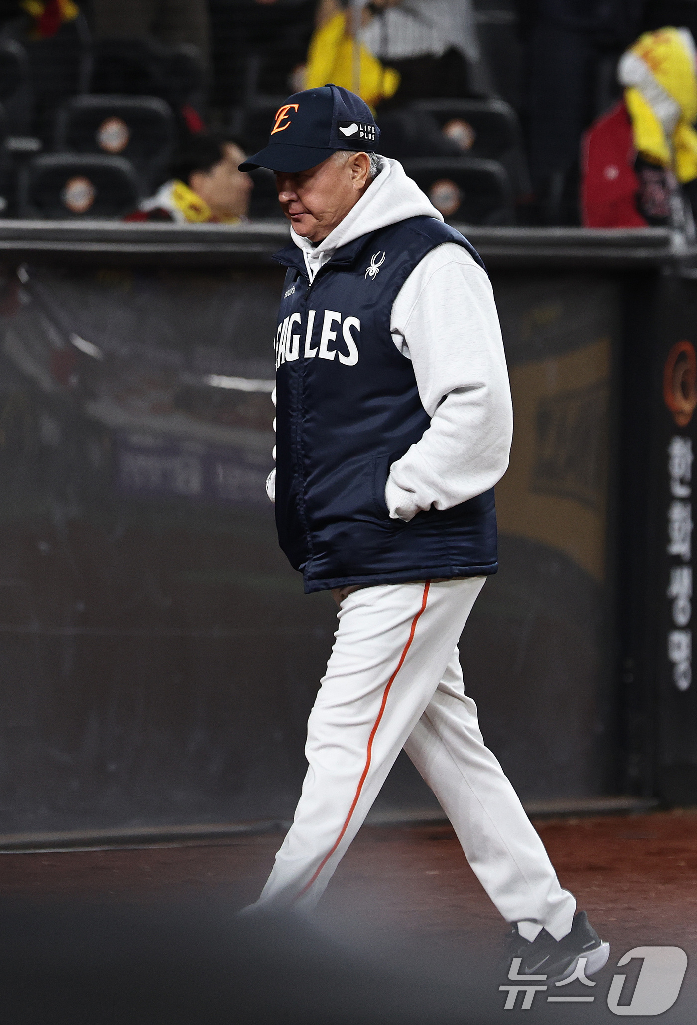 (대전=뉴스1) 구윤성 기자 = 30일 대전 한화생명볼파크에서 열린 프로야구 2025 신한 SOL뱅크 KBO 포스트시즌 한국시리즈 4차전 LG 트윈스와 한화 이글스의 경기, LG에 …