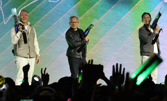 [뉴스1 PICK]젠슨 황·이재용·정의선, 치맥 이어 지포스 무대까지 '깐부 케미'