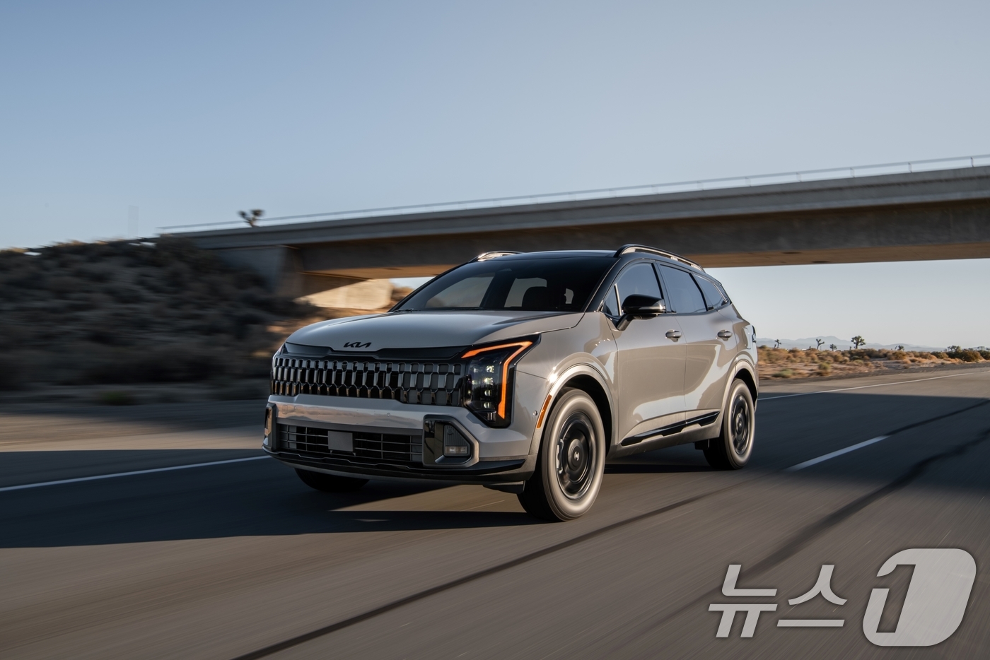 (서울=뉴스1) = 현대차그룹은 '미국 고속도로 안전보험협회'가 지난 28일(현지시간) 발표한 충돌 안전 평가에서 현대자동차 아이오닉 9과 기아 스포티지가 톱 세이프티 픽 플러스 …