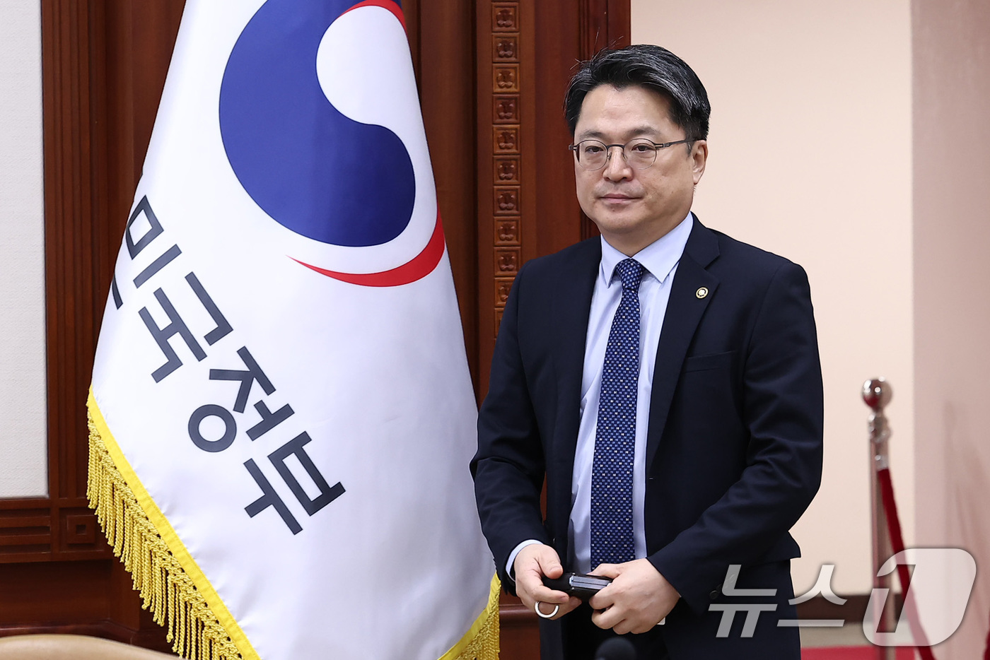 (서울=뉴스1) 김성진 기자 = 문신학 산업통상부 1차관이 31일 서울 종로구 정부서울청사에서 열린 제6차 공급망안전화위원회에 참석하고 있다. 2025.10.31/뉴스1