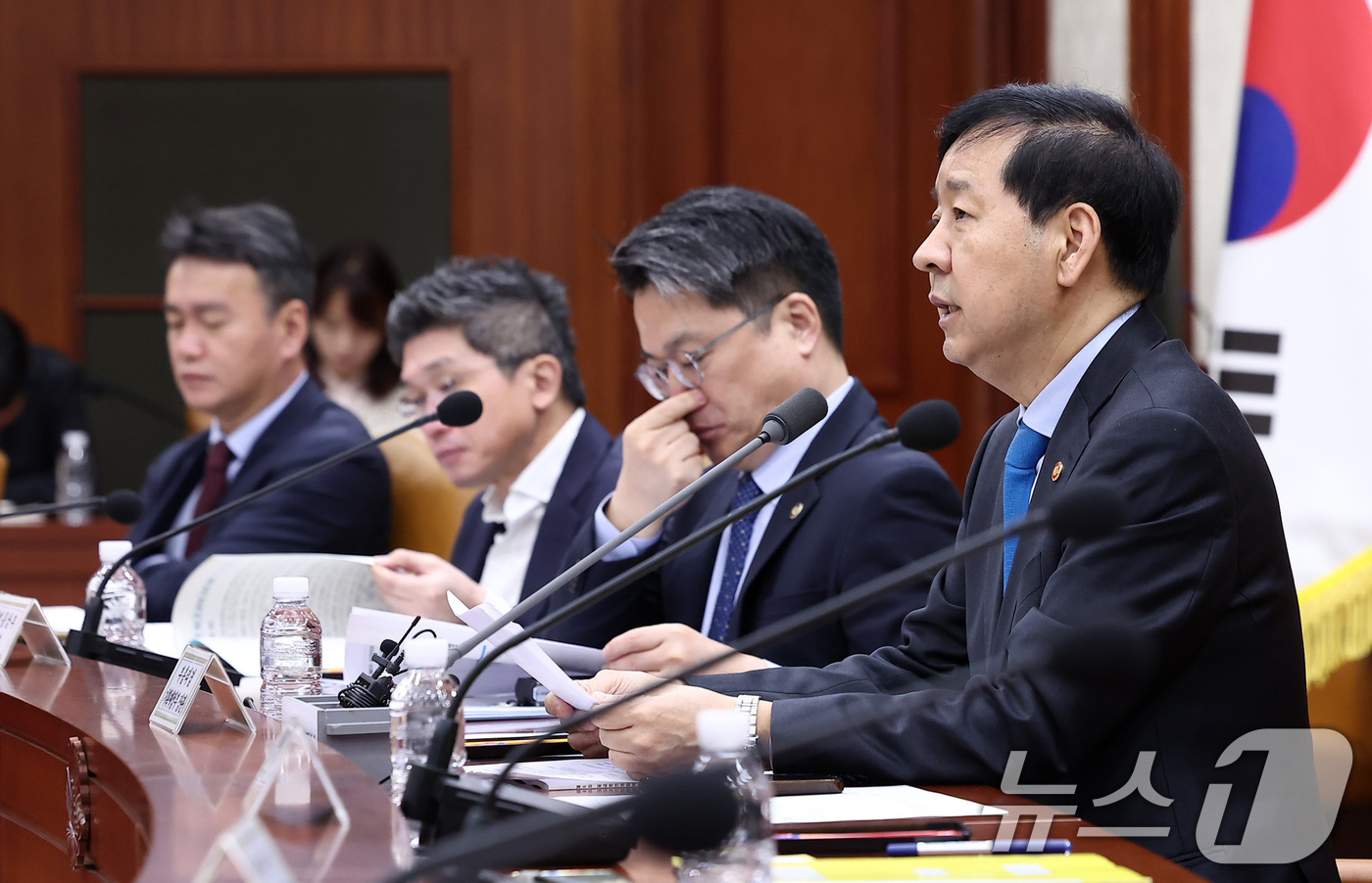 (서울=뉴스1) 김성진 기자 = 구윤철 경제부총리 겸 기획재정부 장관이 31일 서울 종로구 정부서울청사에서 열린 제6차 공급망안전화위원회에서 모두발언을 하고 있다. 2025.10. …