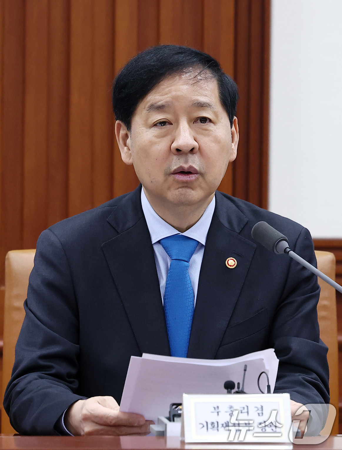 (서울=뉴스1) 김성진 기자 = 구윤철 경제부총리 겸 기획재정부 장관이 31일 서울 종로구 정부서울청사에서 열린 제6차 공급망안전화위원회에서 모두발언을 하고 있다. 2025.10. …