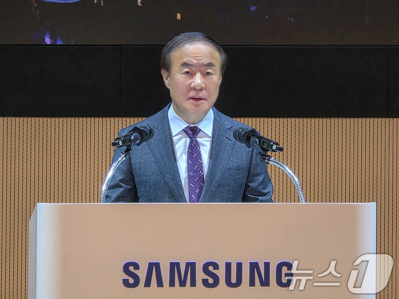 본문 이미지 - 전영현 삼성전자 DS부문장 부회장이 기념사를 하고 있다. &#40;삼성전자 제공. 재판매 및 DB 금지&#41; 2025.10.31/뉴스1