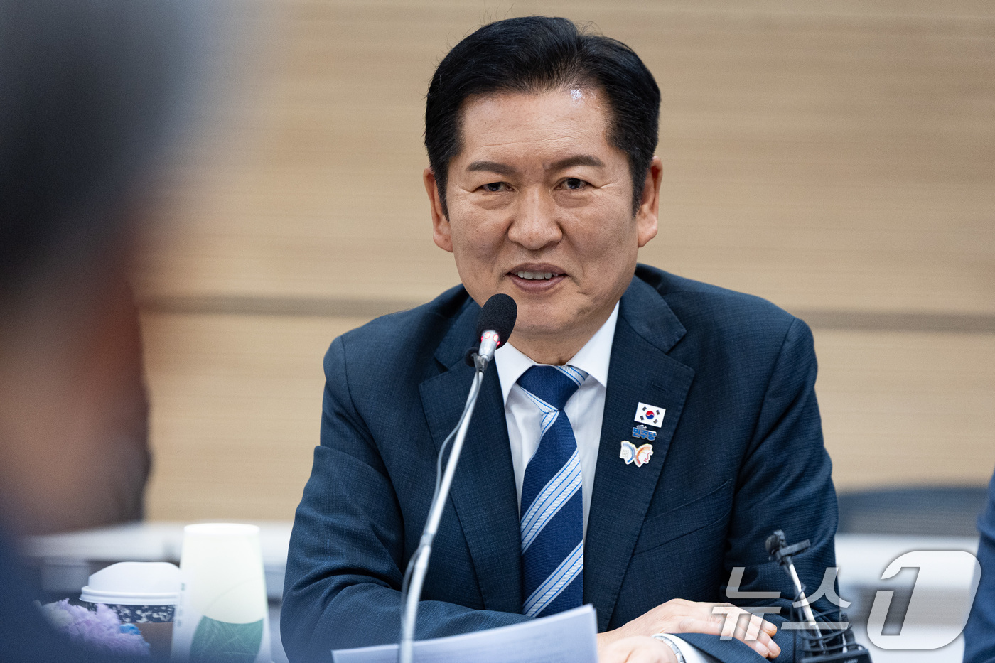 (서울=뉴스1) 유승관 기자 = 정청래 더불어민주당 대표가 31일 서울 마포구 상장회사회관에서 열린 더불어민주당-한국중견기업연합회 정책간담회에서 인사말을 하고 있다. 2025.10 …