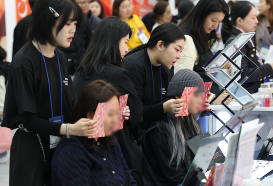 K-뷰티, 102억 달러 수출 시대…정부 "역직구·유통망 전폭 지원"