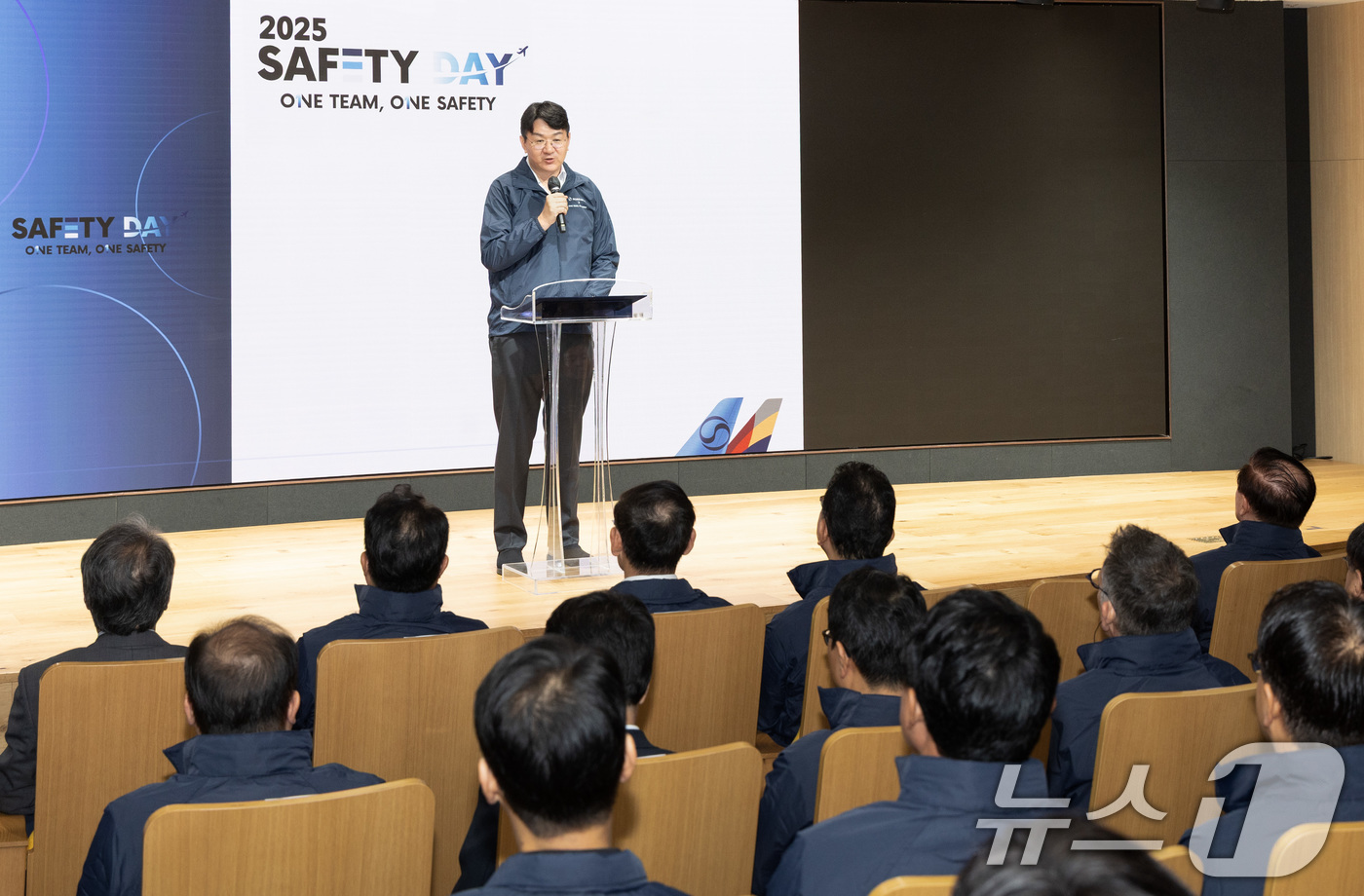 (서울=뉴스1) = 조원태 한진그룹 회장이 31일 서울 강서구 대한항공 본사에서 개최된 제3회 '세이프티 데이' 행사에서 개회사를 하고 있다. (대한항공 제공. 재판매 및 DB 금 …