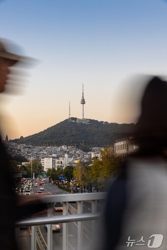 본문 이미지 - 녹사평역 육교(서울관광재단 제공) 