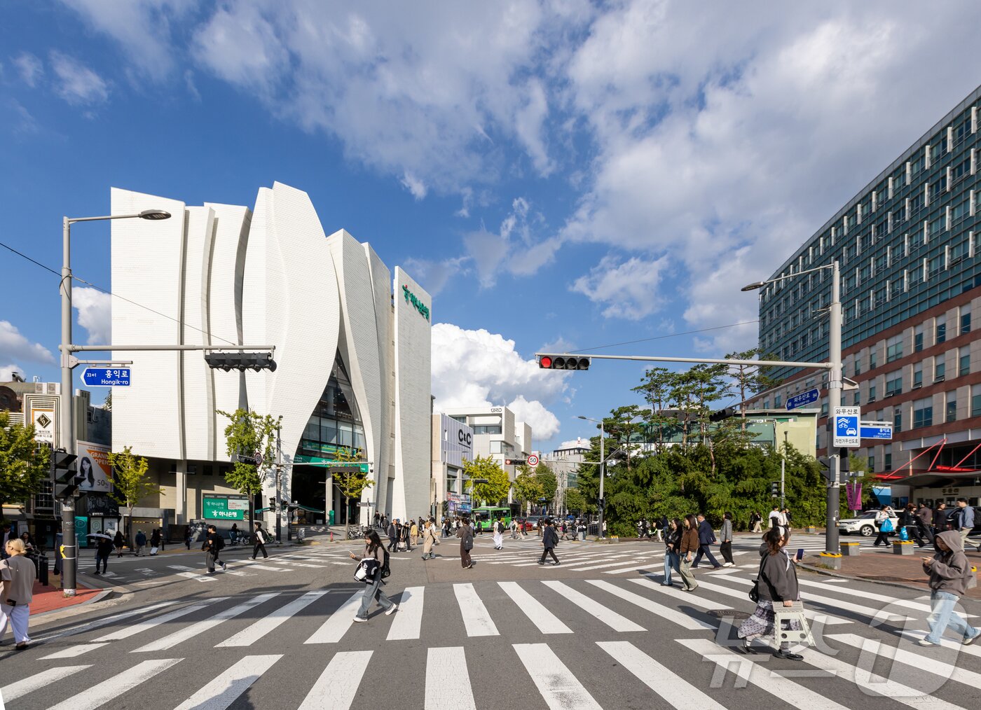 본문 이미지 - 홍대 앞 거리(서울관광재단 제공) 