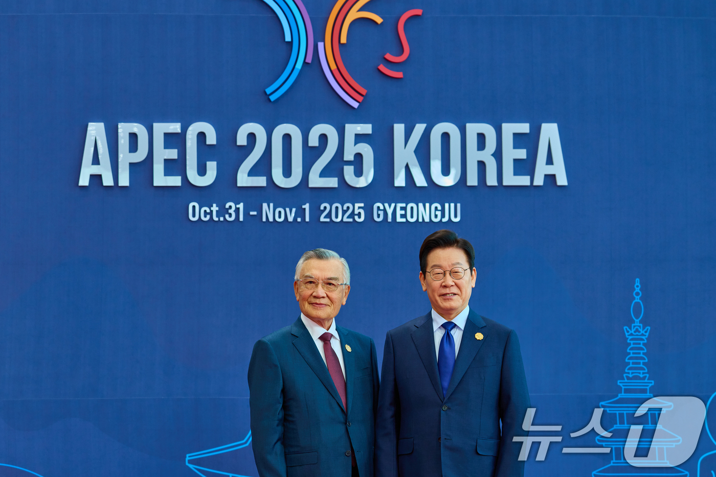 (서울=뉴스1) 허경 기자 = 이재명 대통령이 31일 경북 경주화백컨벤션센터(HICO)에서 열린 2025 아시아태평양경제협력체(APEC) 정상회의에서 린신이 대만 총통 선임고문을 …