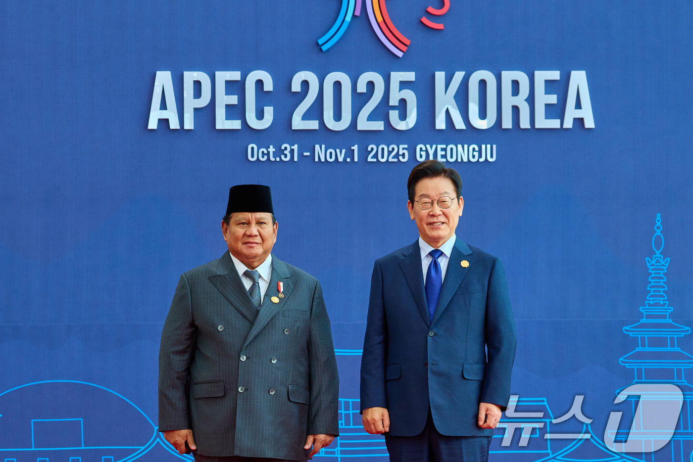 (서울=뉴스1) 허경 기자 = 이재명 대통령이 31일 경북 경주화백컨벤션센터(HICO)에서 열린 2025 아시아태평양경제협력체(APEC) 정상회의에서 프라보워 수비안토 인도네시아 …