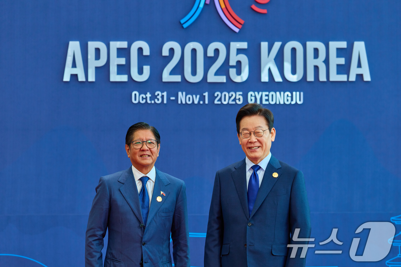 (서울=뉴스1) 허경 기자 = 이재명 대통령이 31일 경북 경주화백컨벤션센터(HICO)에서 열린 2025 아시아태평양경제협력체(APEC) 정상회의에서 페르디난드 마르코스 필리핀 대 …