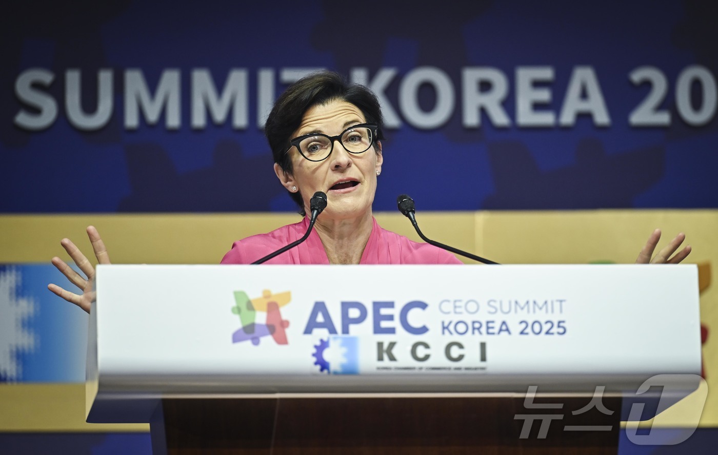 (경주=뉴스1) 김민지 기자 = 제인 프레이저 씨티그룹 이사회 의장 겸 최고경영자가 31일 경북 경주예술의전당에서 열린 아시아태평양경제협력체(APEC) 정상회의 최고 경영자(CEO …