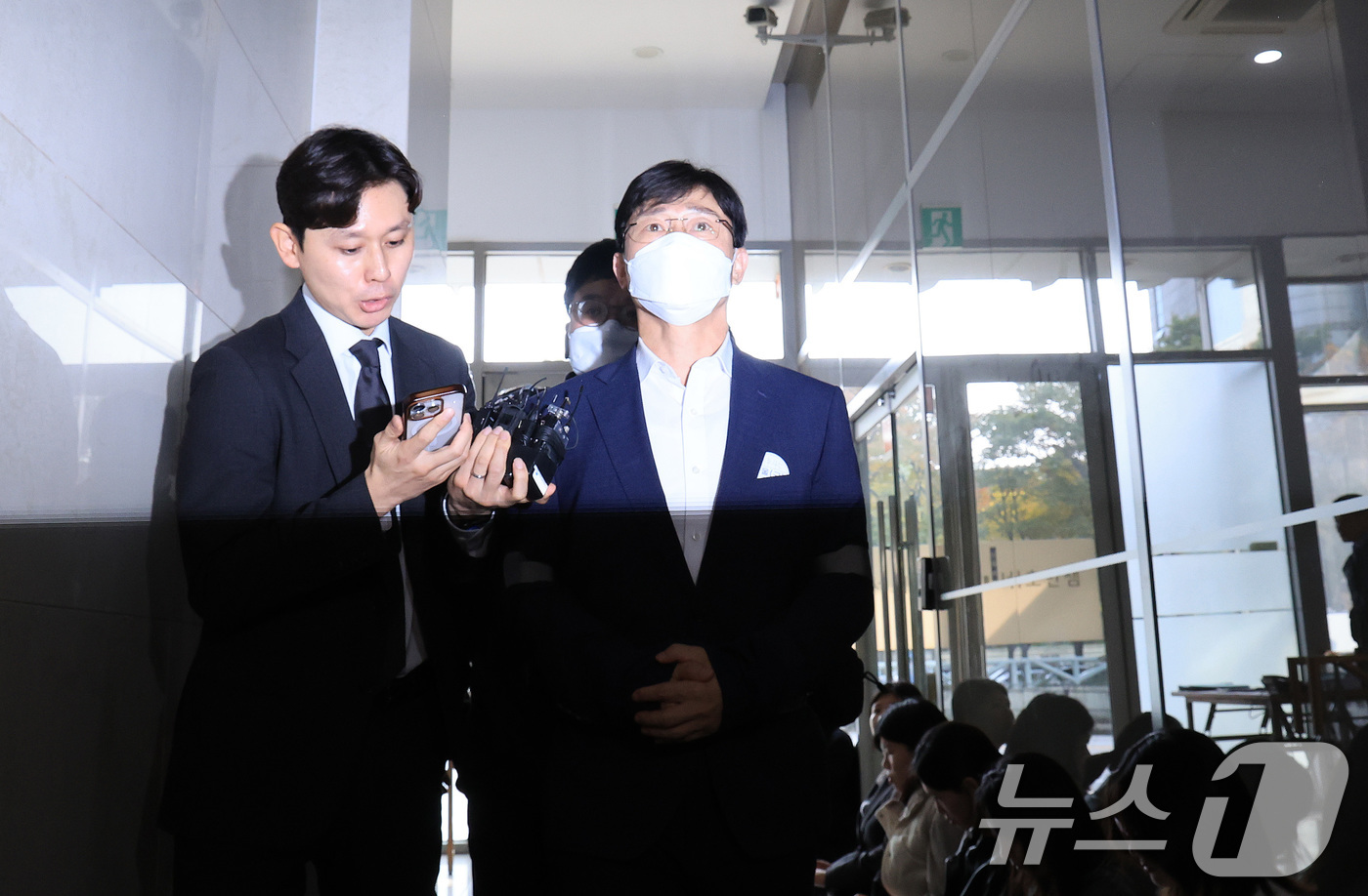 (서울=뉴스1) 이호윤 기자 = 임성근 전 해병대1사단장이 31일 서울 서초구 이명현 순직해병 특별검사팀에 피의자 신분으로 조사를 받기 위해 출석하고 있다. 2025.10.31/뉴 …