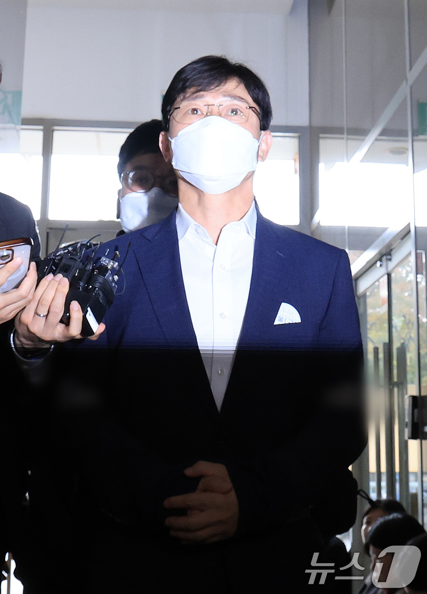 (서울=뉴스1) 이호윤 기자 = 임성근 전 해병대1사단장이 31일 서울 서초구 이명현 순직해병 특별검사팀에 피의자 신분으로 조사를 받기 위해 출석하고 있다. 2025.10.31/뉴 …