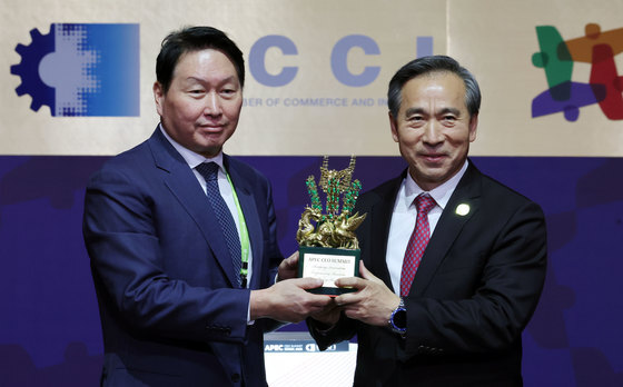 李대통령 열고 젠슨 황 닫았다…'협력' 강조한 APEC CEO 서밋 종료