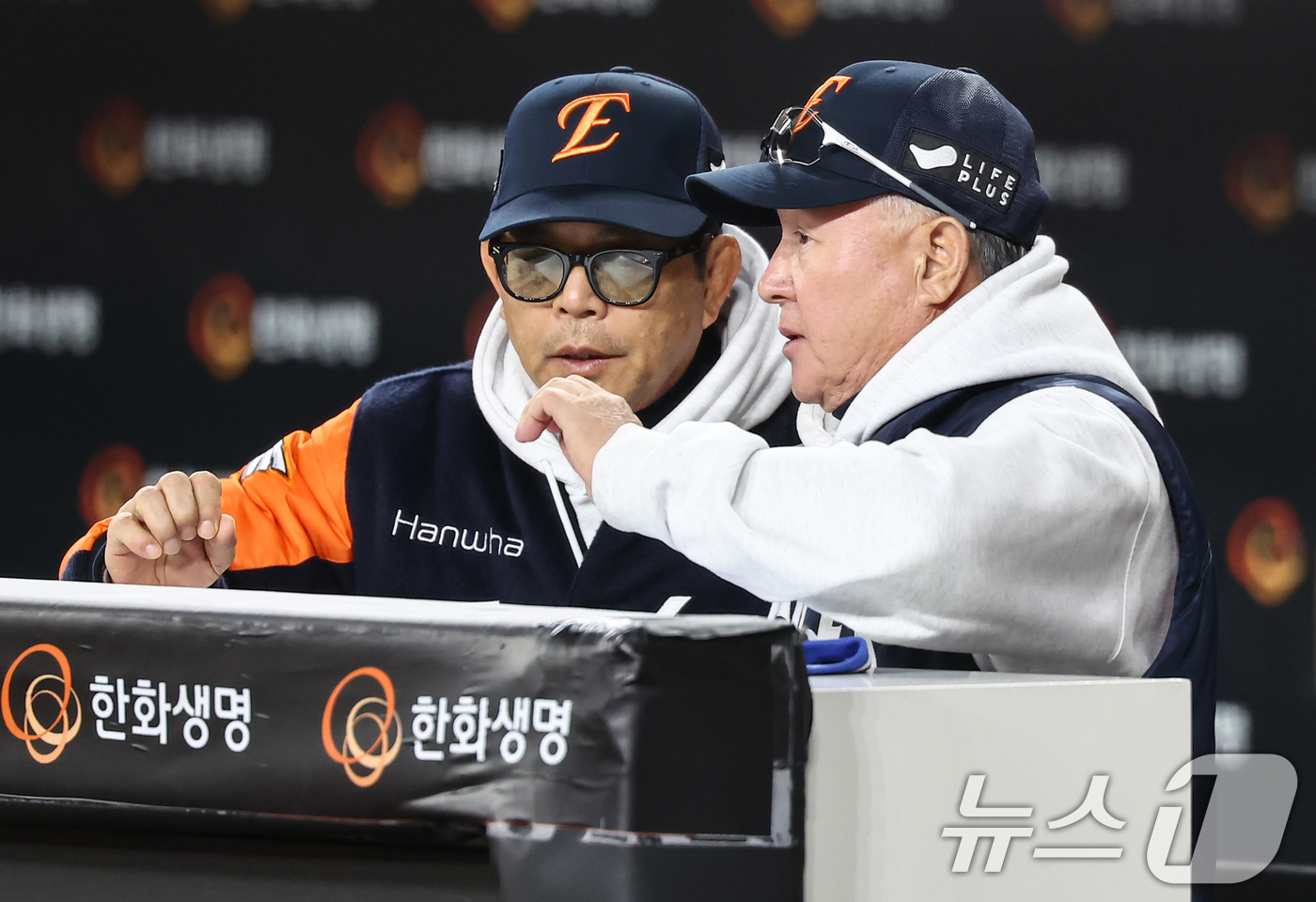 (대전=뉴스1) 김도우 기자 = 31일 대전 한화생명볼파크에서 열린 프로야구 2025 신한 SOL뱅크 KBO 포스트시즌 한국시리즈 5차전 LG 트윈스와 한화 이글스의 경기, 한화 …