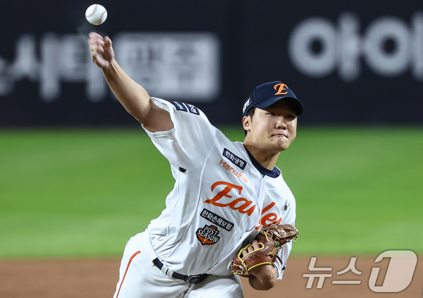 (대전=뉴스1) 김도우 기자 = 31일 대전 한화생명볼파크에서 열린 프로야구 2025 신한 SOL뱅크 KBO 포스트시즌 한국시리즈 5차전 LG 트윈스와 한화 이글스의 경기, 한화 …